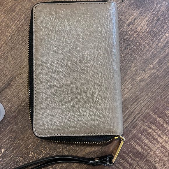 Marc Jacobs wristlet - Picture 2 of 5